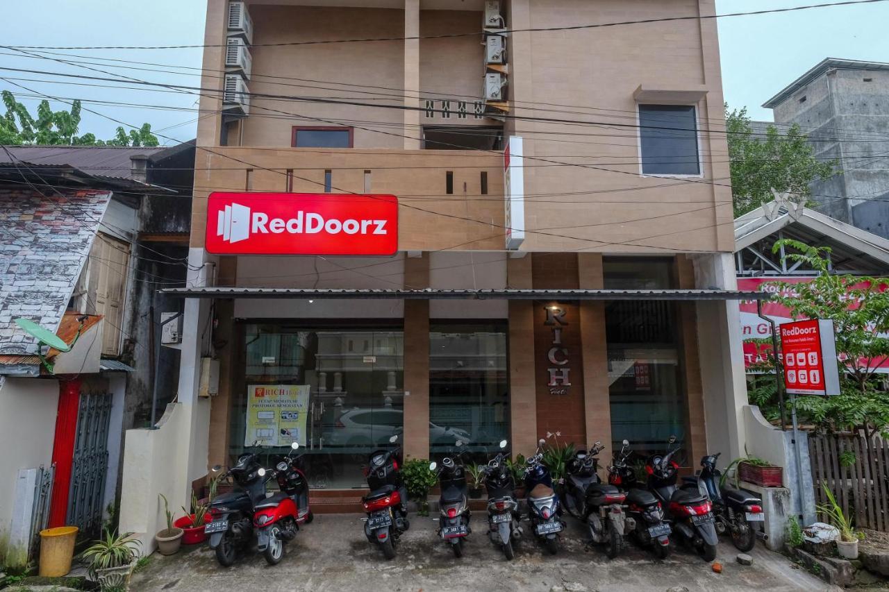 Reddoorz At Hotel Rich Parepare Near Pantai Mattirotasi Екстериор снимка